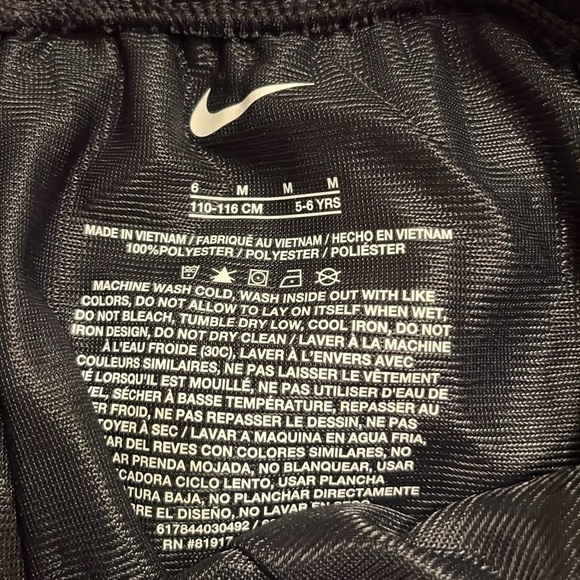 NWT Nike Mesh Shorts Gym
Boys 6 dark gray - Picture 4 of 4